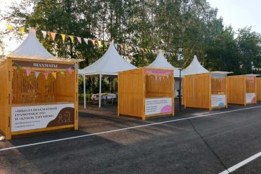 Оформление пленкой павильонов на уличном мероприятии Москва